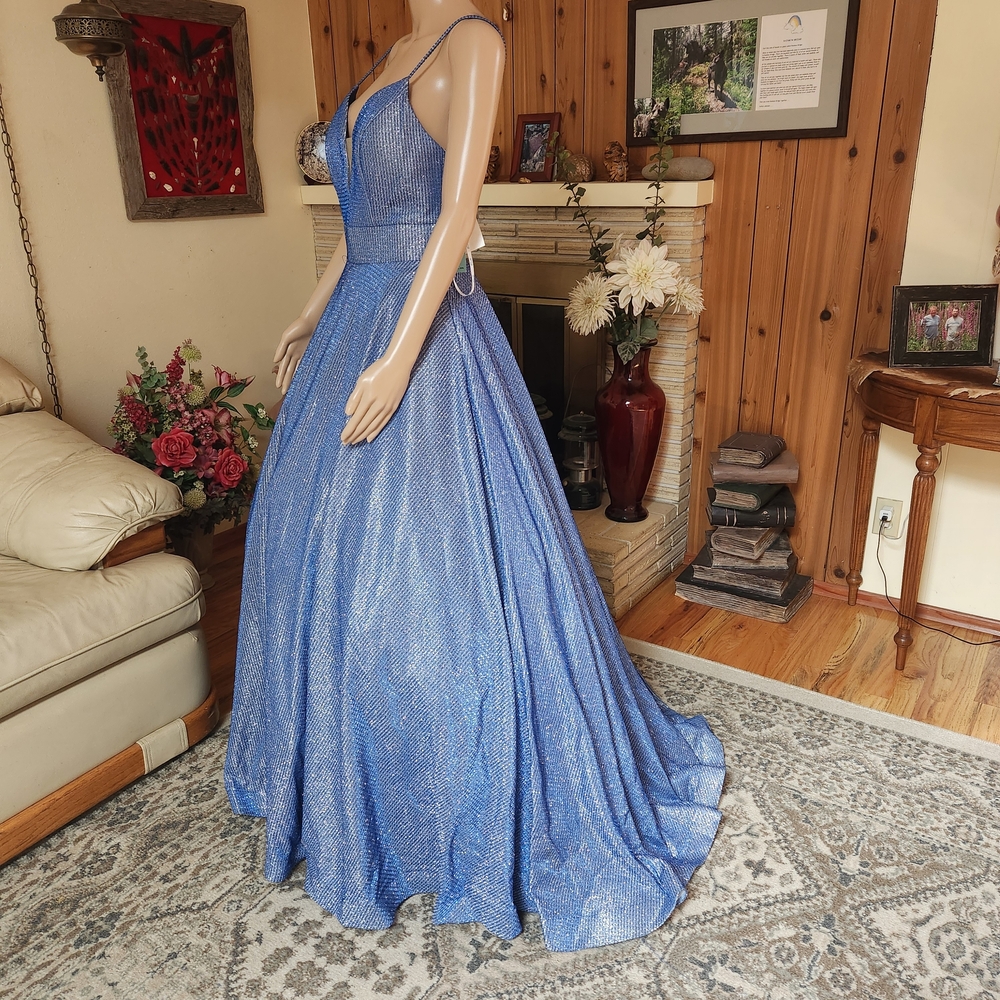 NWT Camille La Vie Sparkly Blue Gown - Size 6 - Picture 7 of 12